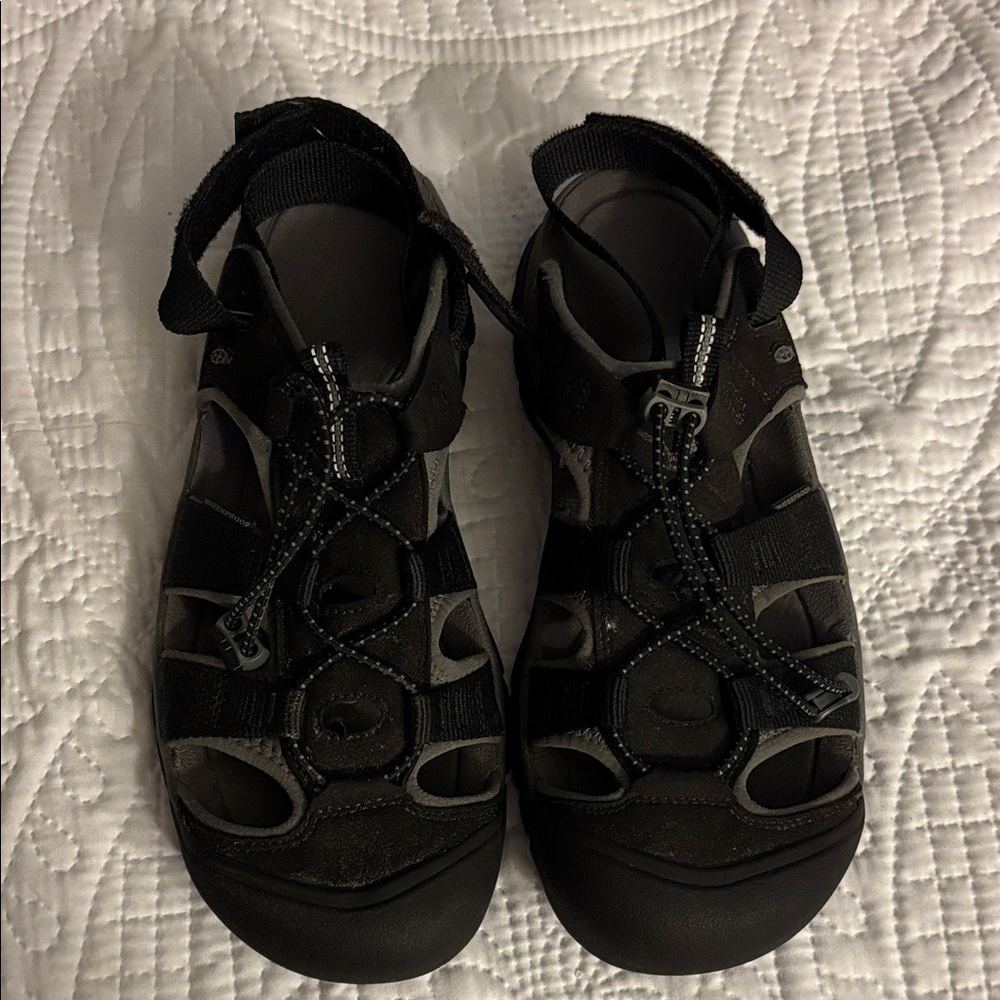 Men’s Black Sandals 9.5